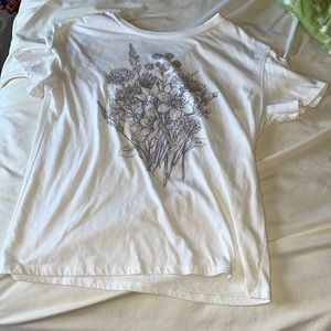 Fifth Sun Flower Design Tee-Shirt